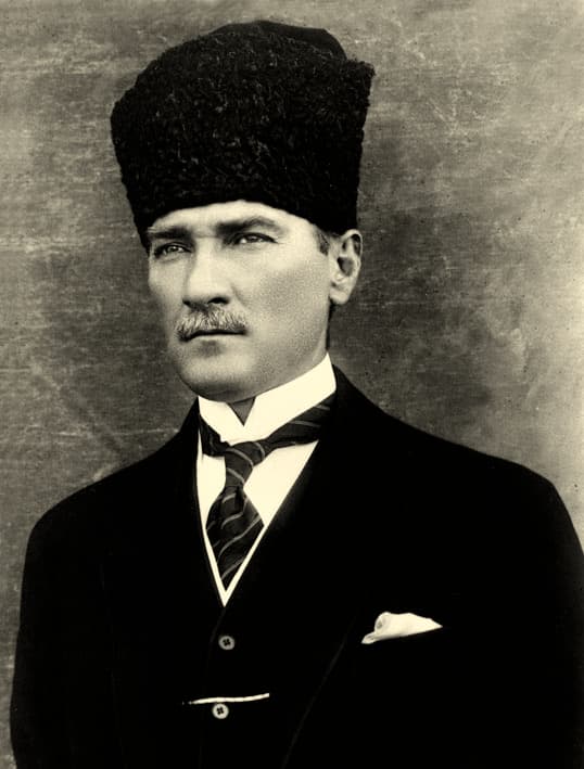 Mustafa Kemal Atatürk’ün 1920’lerin başındaki siyah beyaz portresi